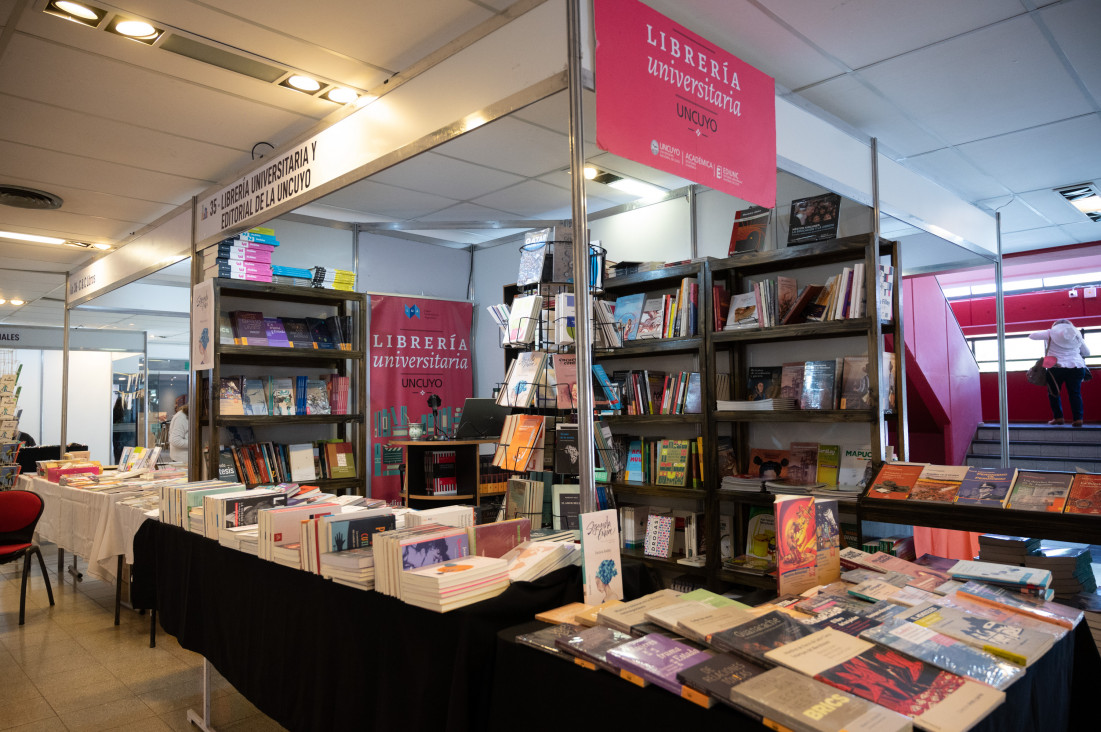 imagen EDIUNC en la Feria del Libro de Mendoza 2024 